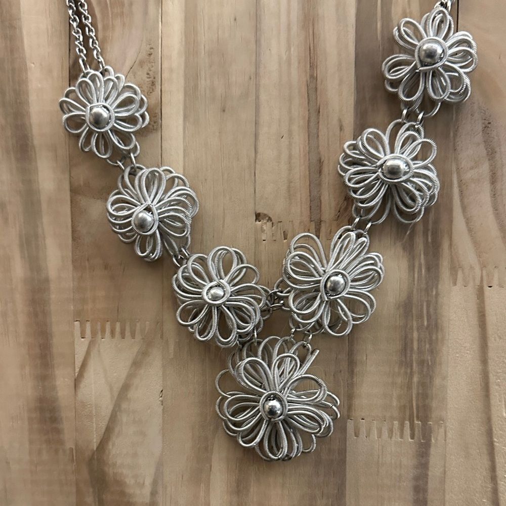Elegant Silver Floral Necklace